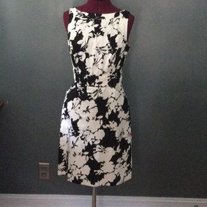 Woman’s black/white sleeveless dress